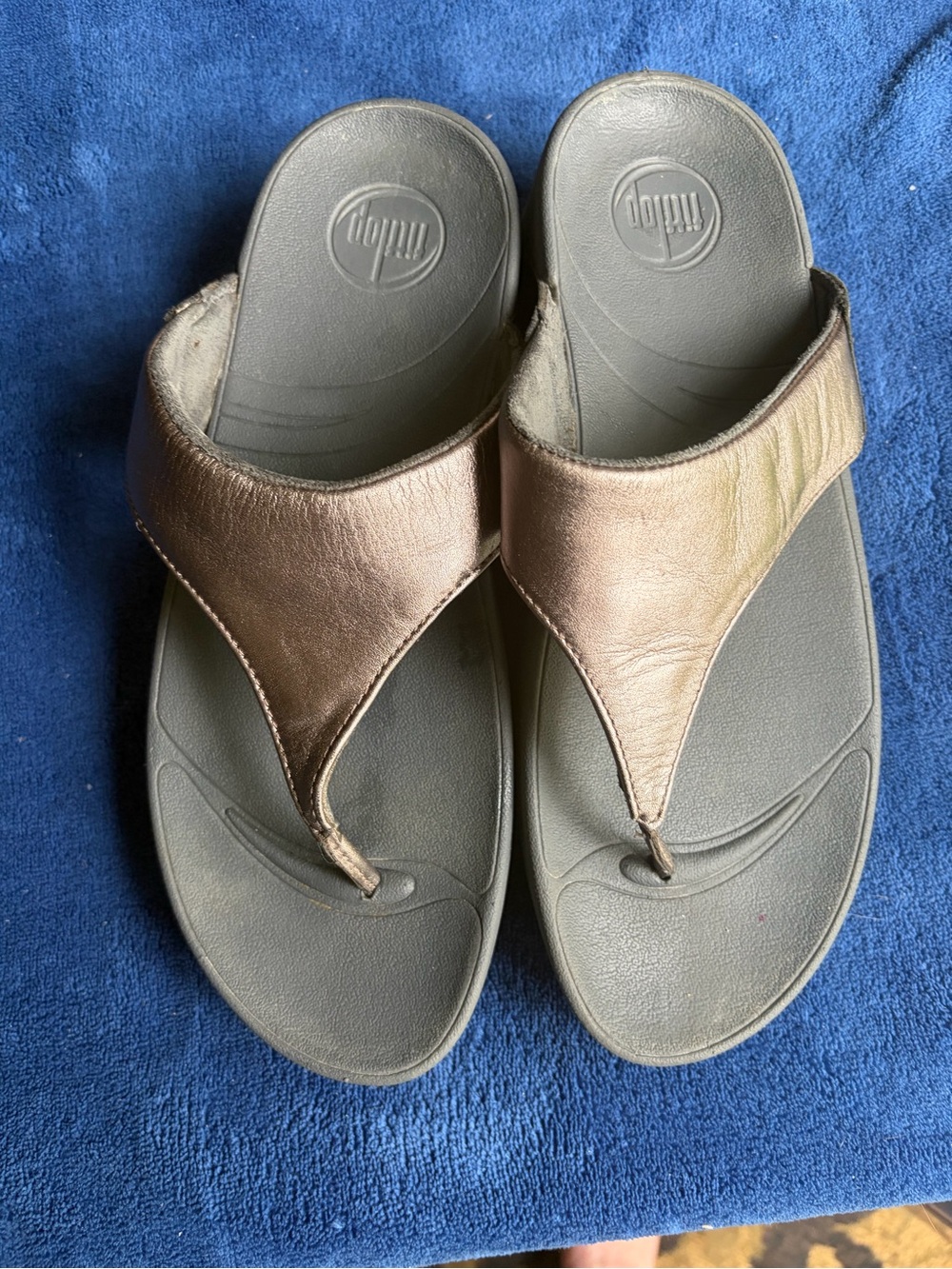 FitFlop Lulu Women's Leather Toe Post Thong Sandal Rose Gold Gray Size [Insert S